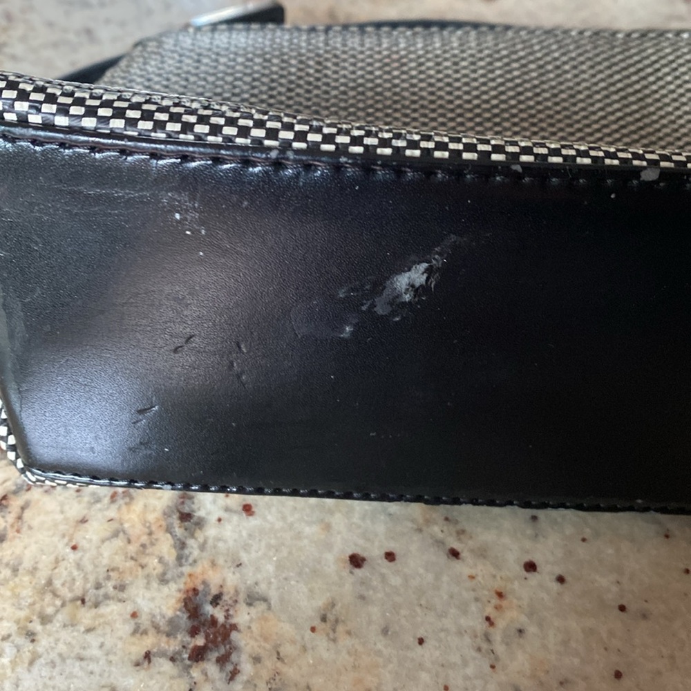 Elegant Black and White Clutch - Picture 9 of 12